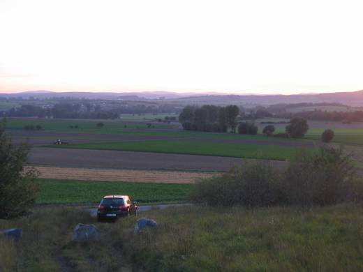 Sonnenuntergang mit Schatzsuchmobil Sonnenuntergang mit Schatzsuchmobil