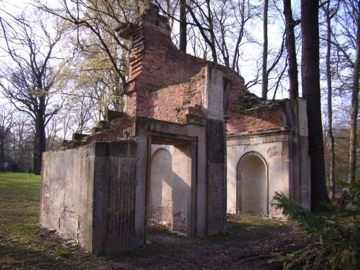 Verfallenes Eingangstor Verfallenes Eingangstor